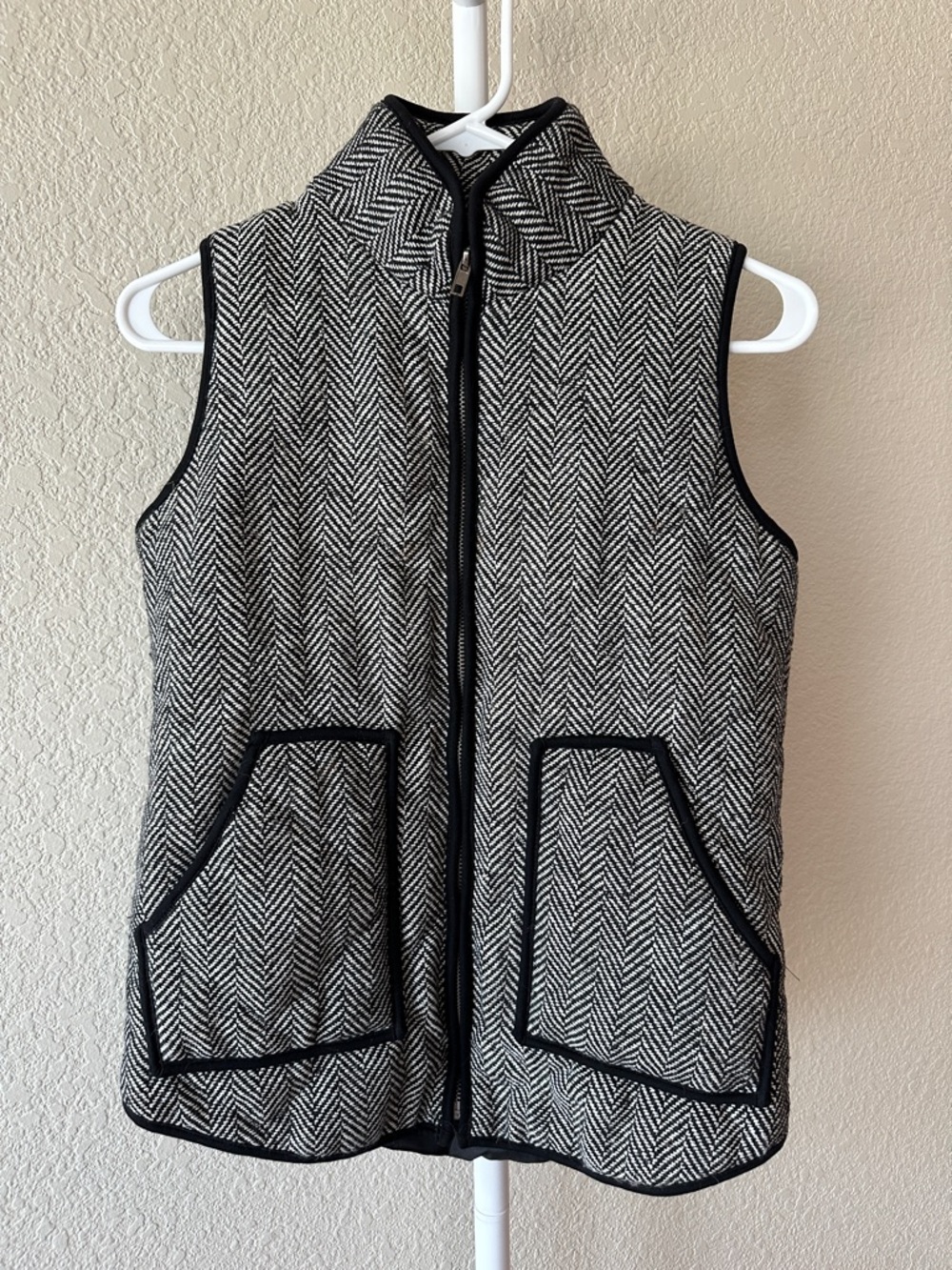 Black & White Herringbone Zip-Front Women's Vest